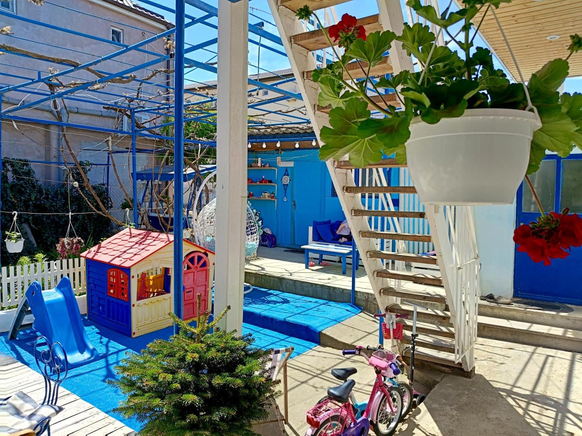 קוסטינסטי Casa Babica Guesthouse מראה חיצוני תמונה